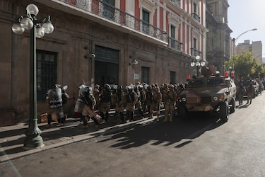 Luis Arce denuncia un ‘golpe’ por parte del ahora destituido comandante general del Ejército