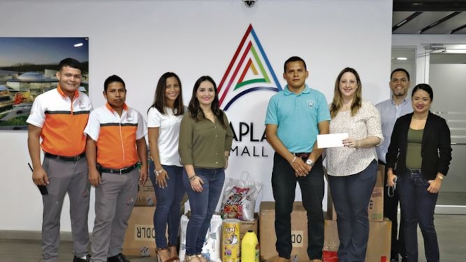 Altaplaza Mall entrega donación a la escuela Guillermo Patterson