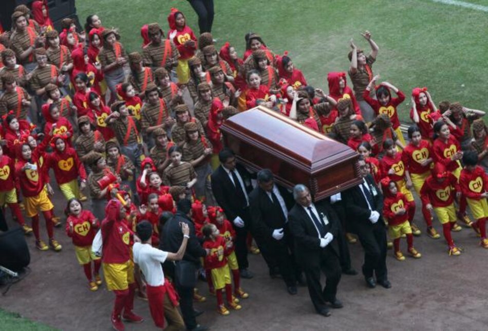 México dice adiós a su querido 'Chespirito' con un multitudinario homenaje