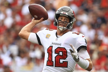 Brady logra marca de 600 touchdows en aplastante victoria de Tampa en la NFL