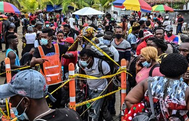 Unos 19,000 migrantes, la mayoría haitianos, están varados cerca de la frontera entre Colombia y Panamá