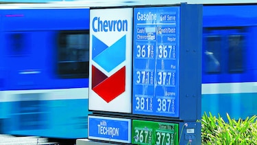 S&P podría rebajar nota a petroleras