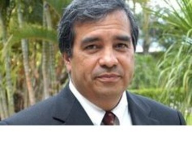 Presidente instala comité que evaluará prácticas del sistema financiero