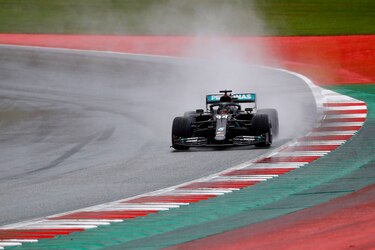 Lewis Hamilton brilla bajo la lluvia y logra la ‘pole’ del GP de Austria