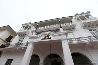 Funcionario de la Presidencia choca a motociclista con vehículo oficial en la madrugada