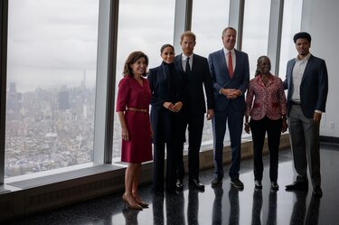 El príncipe Enrique y Meghan visitan memorial del 9/11 en Nueva York