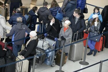 Medidas en aeropuertos de EU ante temor de bombas indetectables
