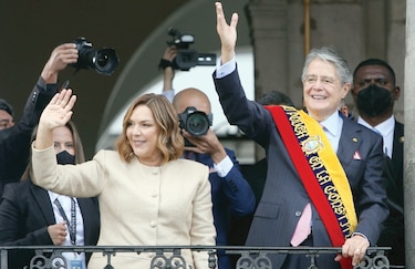 Lasso toma posesión; promete democracia y libre comercio