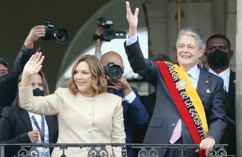 Lasso toma posesión; promete democracia y libre comercio