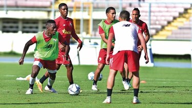 Gary Stempel prepara sistema de la Sele para enfrentar a Venezuela