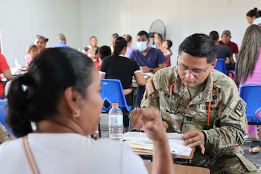 Estados Unidos y Panamá llevan atención médica y ayuda humanitaria a Colón