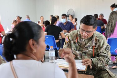 Estados Unidos y Panamá llevan atención médica y ayuda humanitaria a Colón
