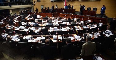 Vuelve propuesta de descuento a diputados