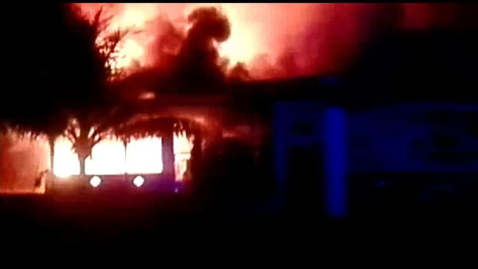 Incendio consume vivienda en Colón