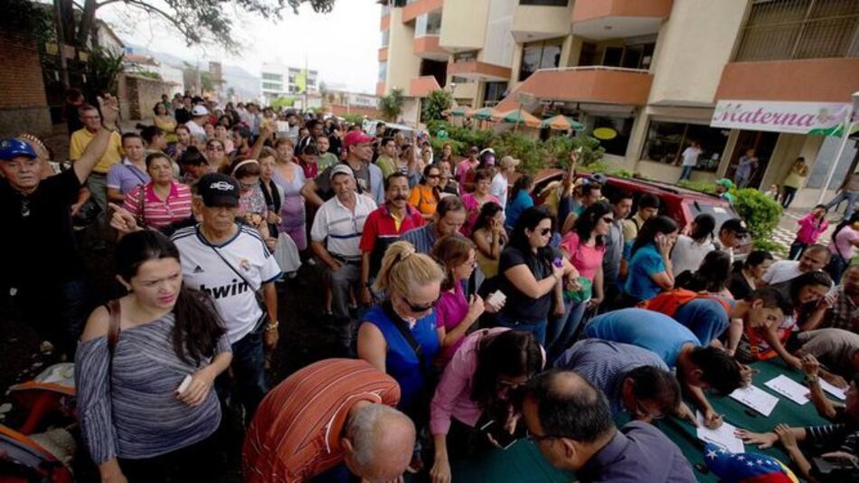 Arranca revisión de firmas para convocar referendo en Venezuela