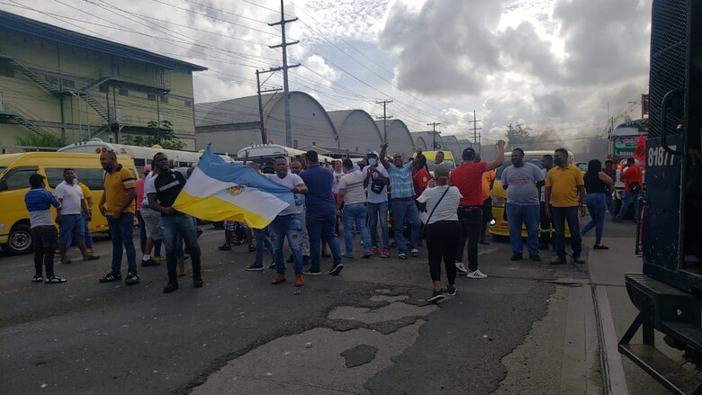 Colón: policía herido es trasladado a la capital y liberan a 12 manifestantes detenidos en el segundo día de huelga