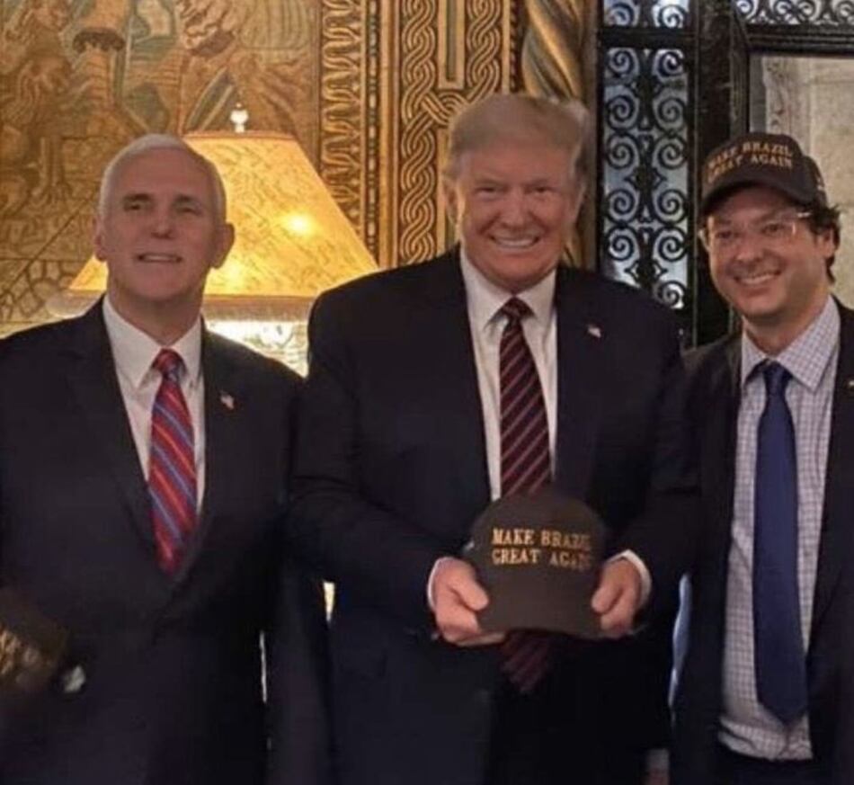 Funcionario brasileño que estuvo con Trump es positivo Covid-19