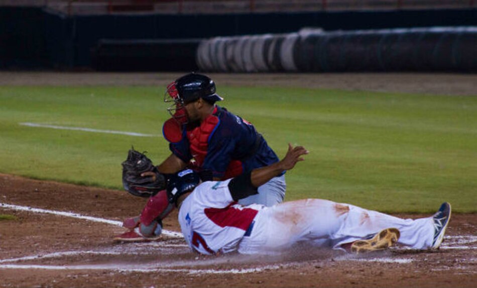 Las Águilas Metropolitanas parten por delante