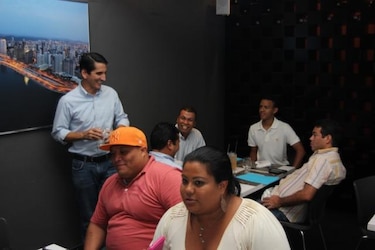 Roux dice que cuenta con un respaldo 'abrumador' de las bases de CD