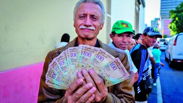 Desafían orden de cierre de Maduro