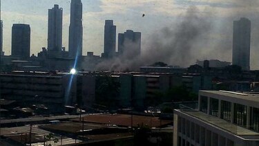 Bomberos controlan incendio en la avenida Nacional