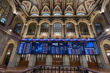 Los aranceles de Donald Trump sacuden a Wall Street que cierra con fuertes caídas