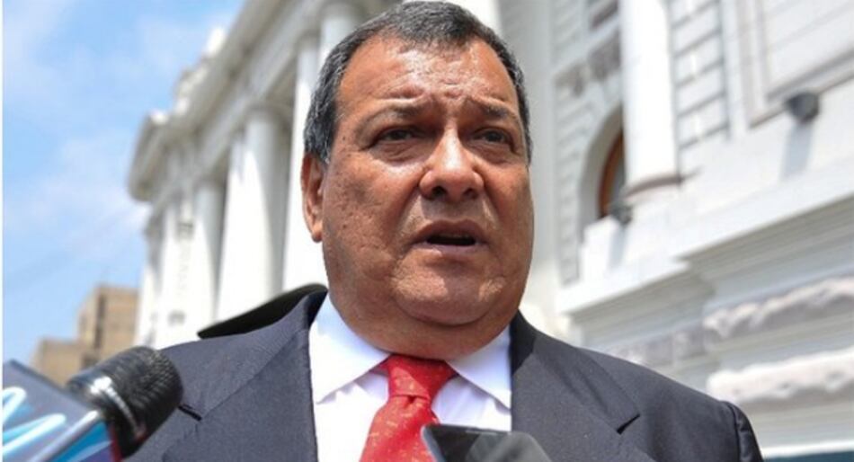 Renuncia tercer ministro de Kuczynski tras indulto a Fujimori