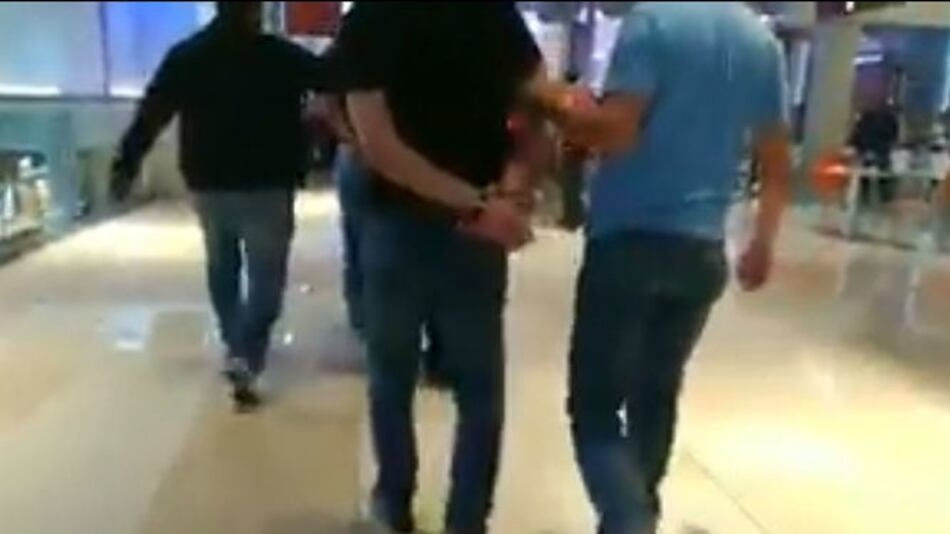 Capturan a cuatro personas acusadas de extorsión en Multiplaza