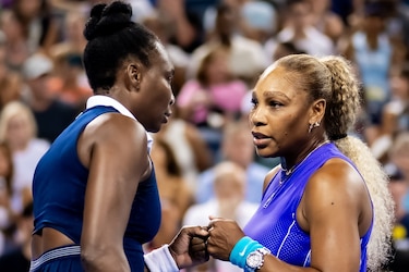 Las hermanas Williams caen con honor en su regreso al dobles cuatro años después
