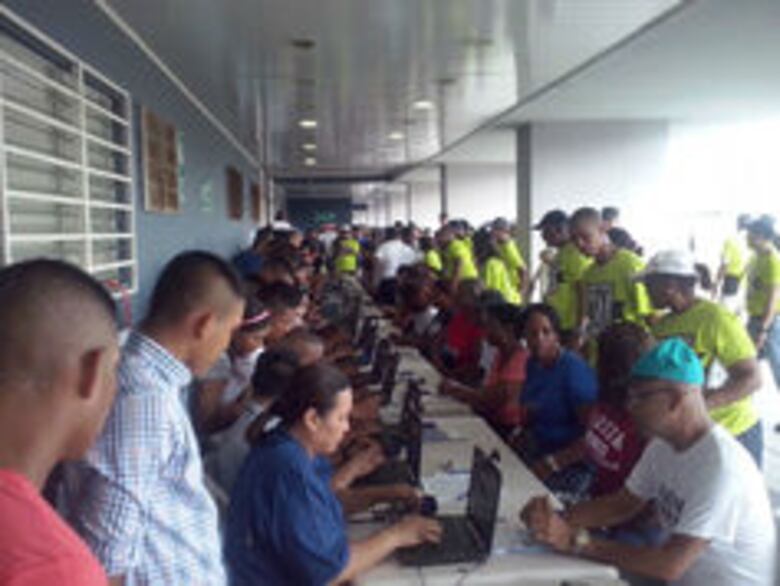 Distribuyen boletos en Colón para inauguración de la ampliación del Canal