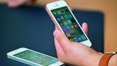 Un iPhone más pequeño y barato