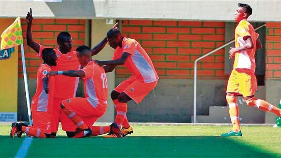 Joseph Cox se destacó con dos goles en debut