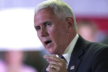Pence defiende el derecho de la madre de un soldado a criticar a Trump