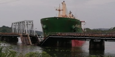 Clientes del ferrocarril moverán carga por vía terrestre tras daños en el puente de Gamboa 