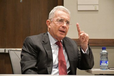 La jueza acredita que expresidente Álvaro Uribe es responsable del delito de soborno