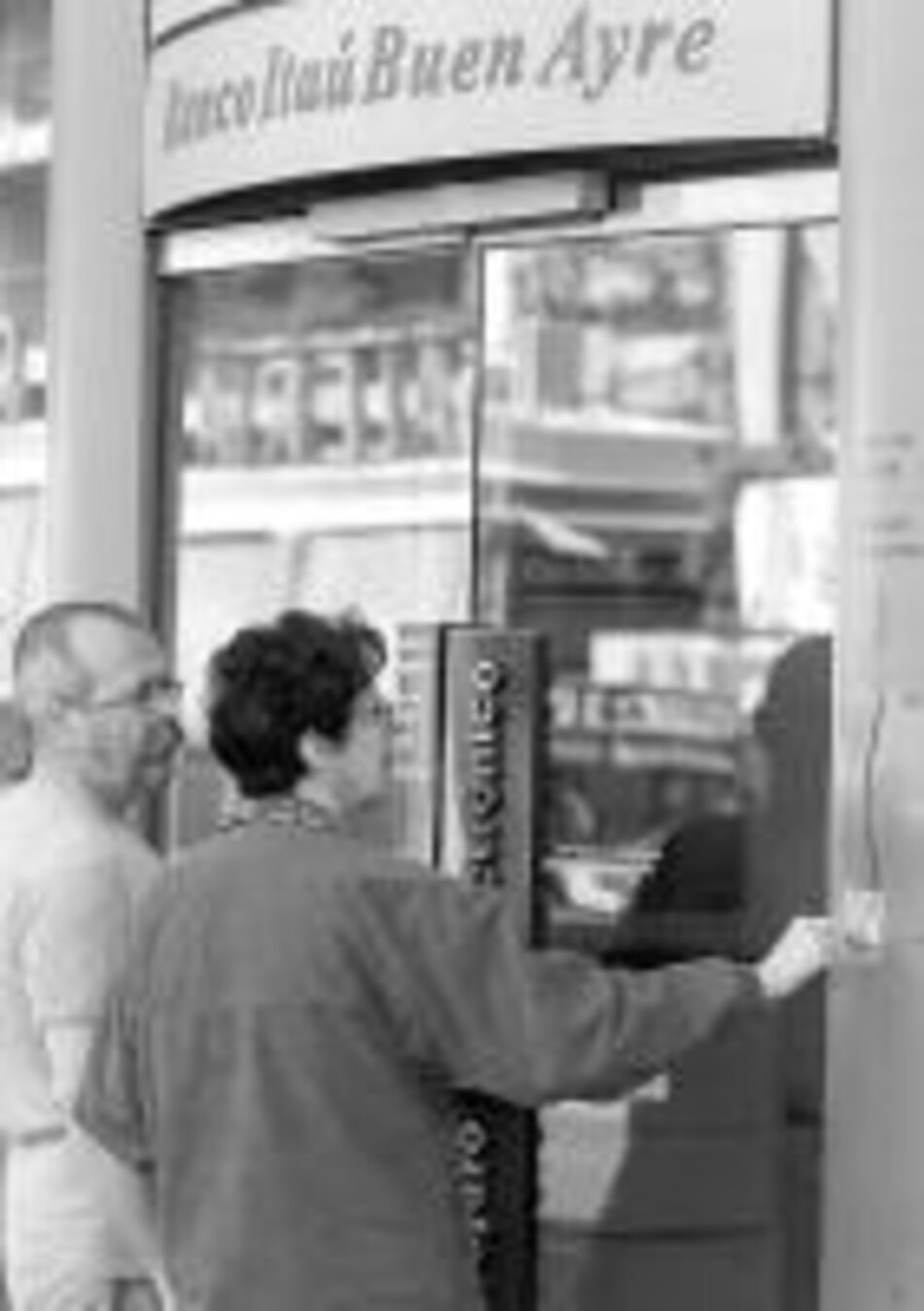 Gobierno argentino, decidido a dolarizar depósitos a plazo