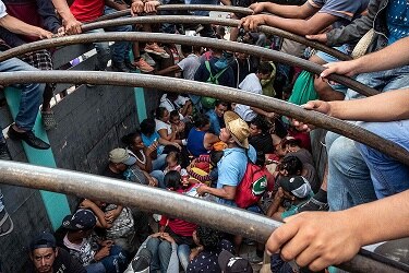 Se agota paciencia de migrantes que viajan hacia Estados Unidos