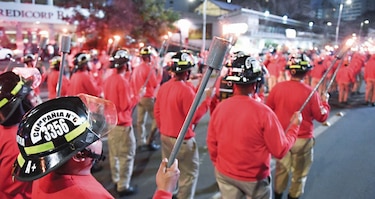 Desfile de antorchas como antesala del aniversario 132      