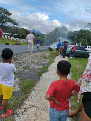 Protestan frente a la casa de la diputada Yanibel Ábrego en Capira