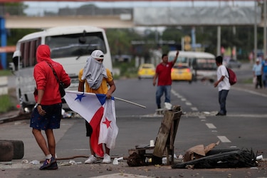 Policía arresta a tres personas por robo y vandalismo contra la DIJ en Veraguas