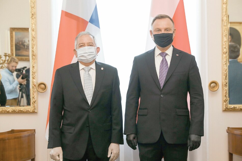 $49,000 para el hijo de la rectora de la Unachi