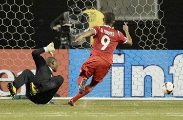 Panamá golea 6-1 a Cuba y pasa a la semifinal de la Copa Oro