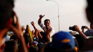 Guaidó cumple dos meses de proclamación sin lograr quebrar apoyo militar a Maduro