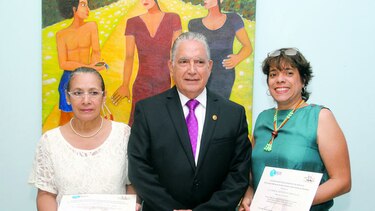 Entregan premio literario juvenil