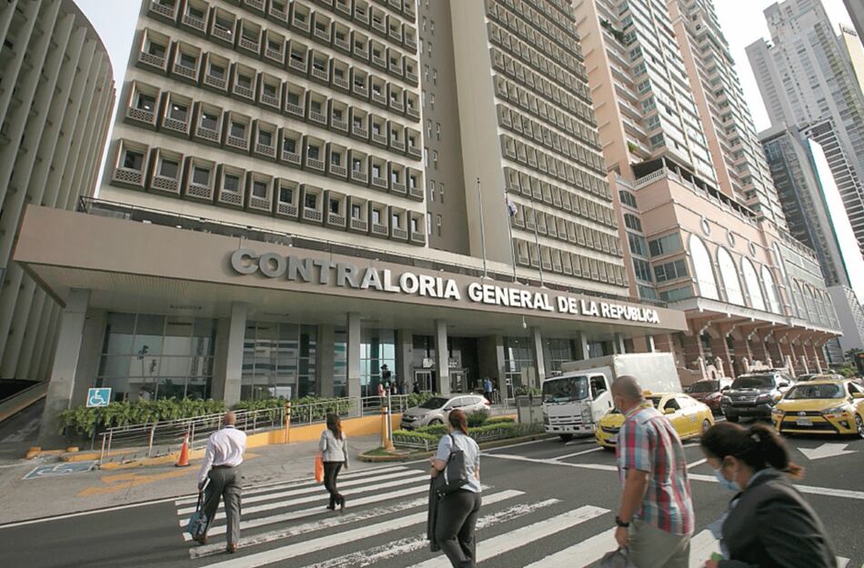 Contraloría: Alcaldes y ediles no podrán ganar más que los ministros