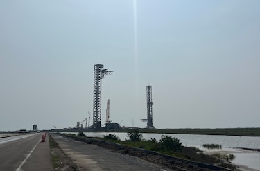 Un cohete de la empresa SpaceX explota cuando realizaba pruebas en tierra