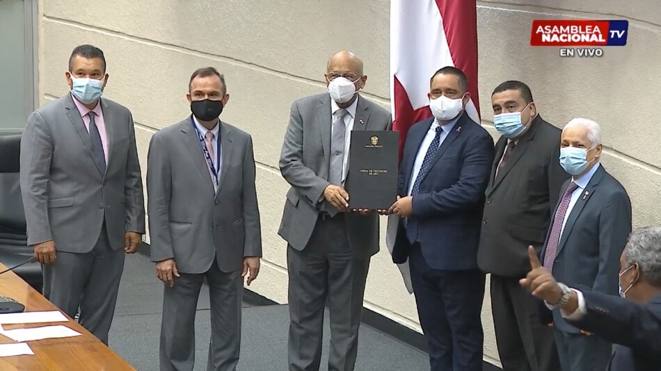 Aprueban en tercer debate proyecto de ley que eleva límites del déficit fiscal