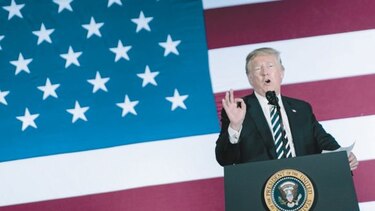 Michael Moore compara a Trump con Hitler