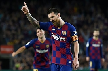 Barcelona golea al Sevilla y se coloca justo detrás del líder Real Madrid