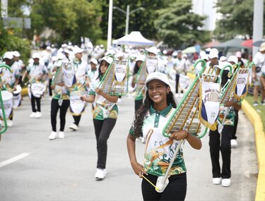 Colorido desfile honra los 506 años de Panamá la Vieja con música y cultura